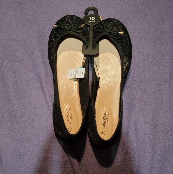 Womans flats - Picture 2 of 2